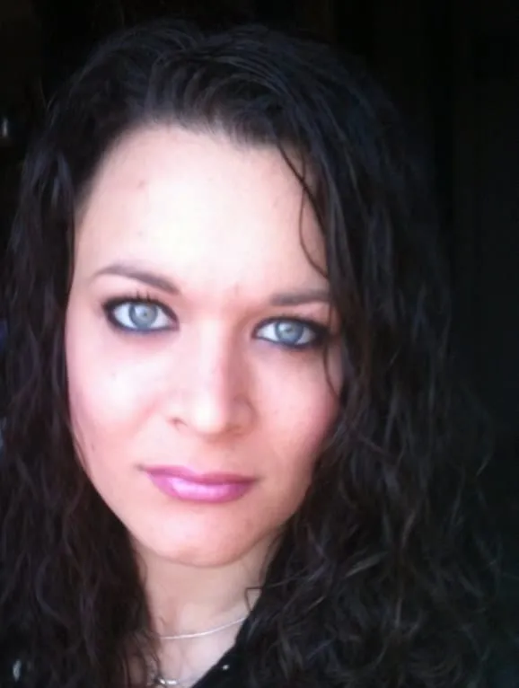 Naïma, 22 ans — rencontre cougar à Roubaix