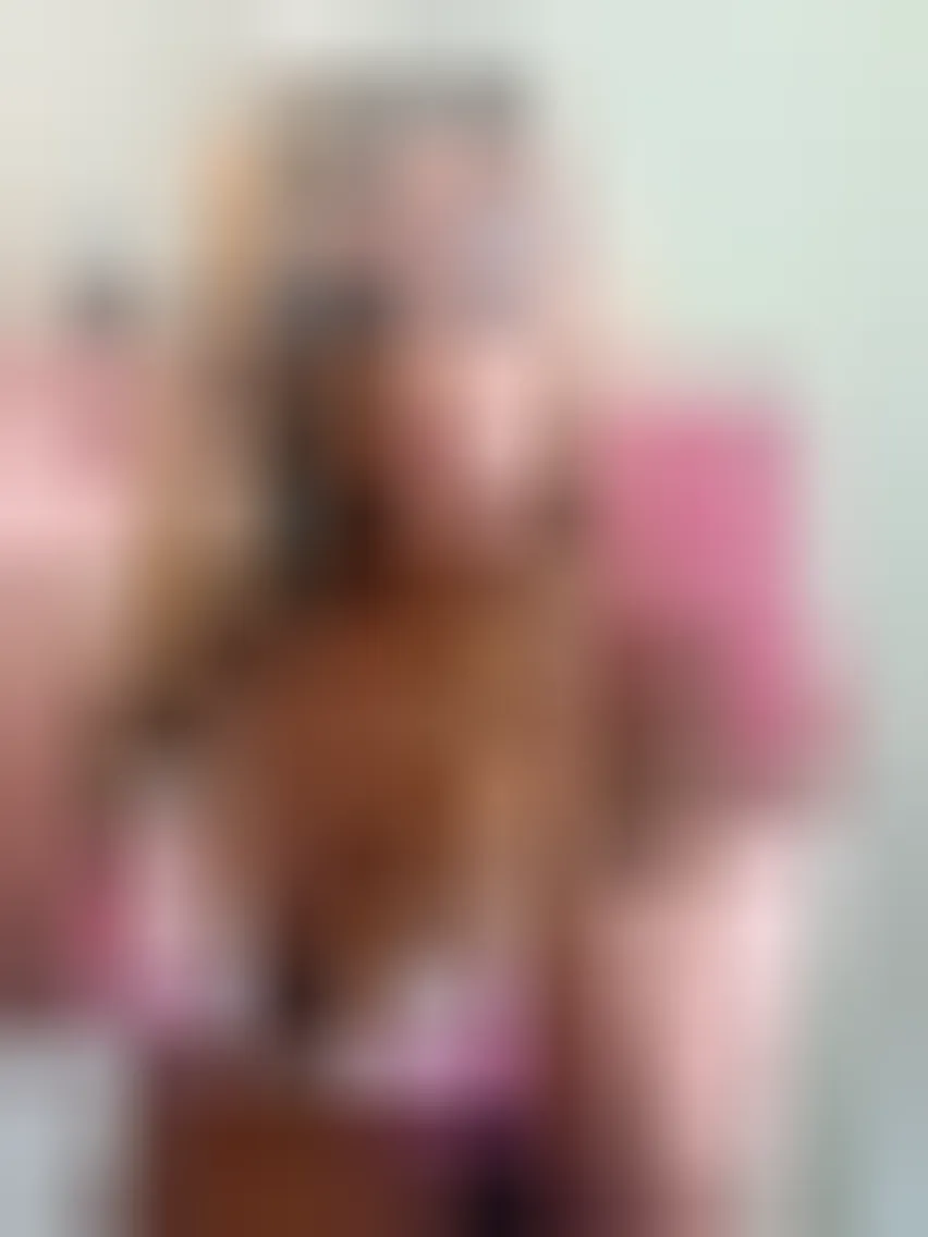 Naïma, 24 ans — rencontre cougar à Ajaccio