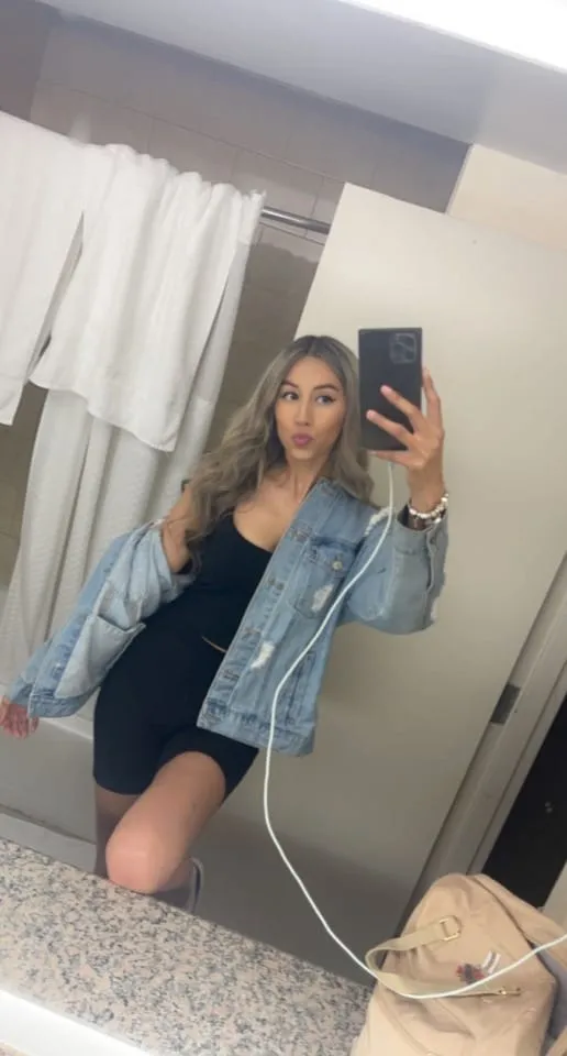 Coline, 22 ans — rencontre cougar à La Roche-sur-Yon