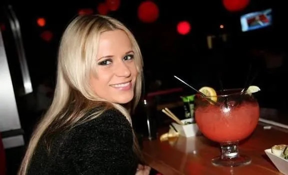 Coralie, 29 ans — rencontre cougar à Saint-Georges-d'Orques