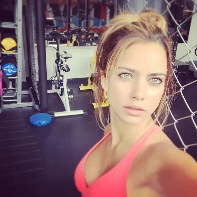 Églantine, 29 ans — rencontre cougar à Paris