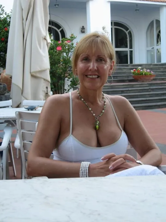 Hakima, 22 ans — rencontre cougar à Melesse