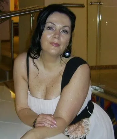 Ilham, 21 ans — rencontre cougar à Rouen